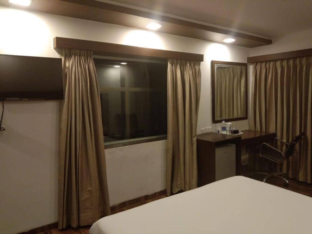 Hotel Supreme Visakhapatnam Exterior photo